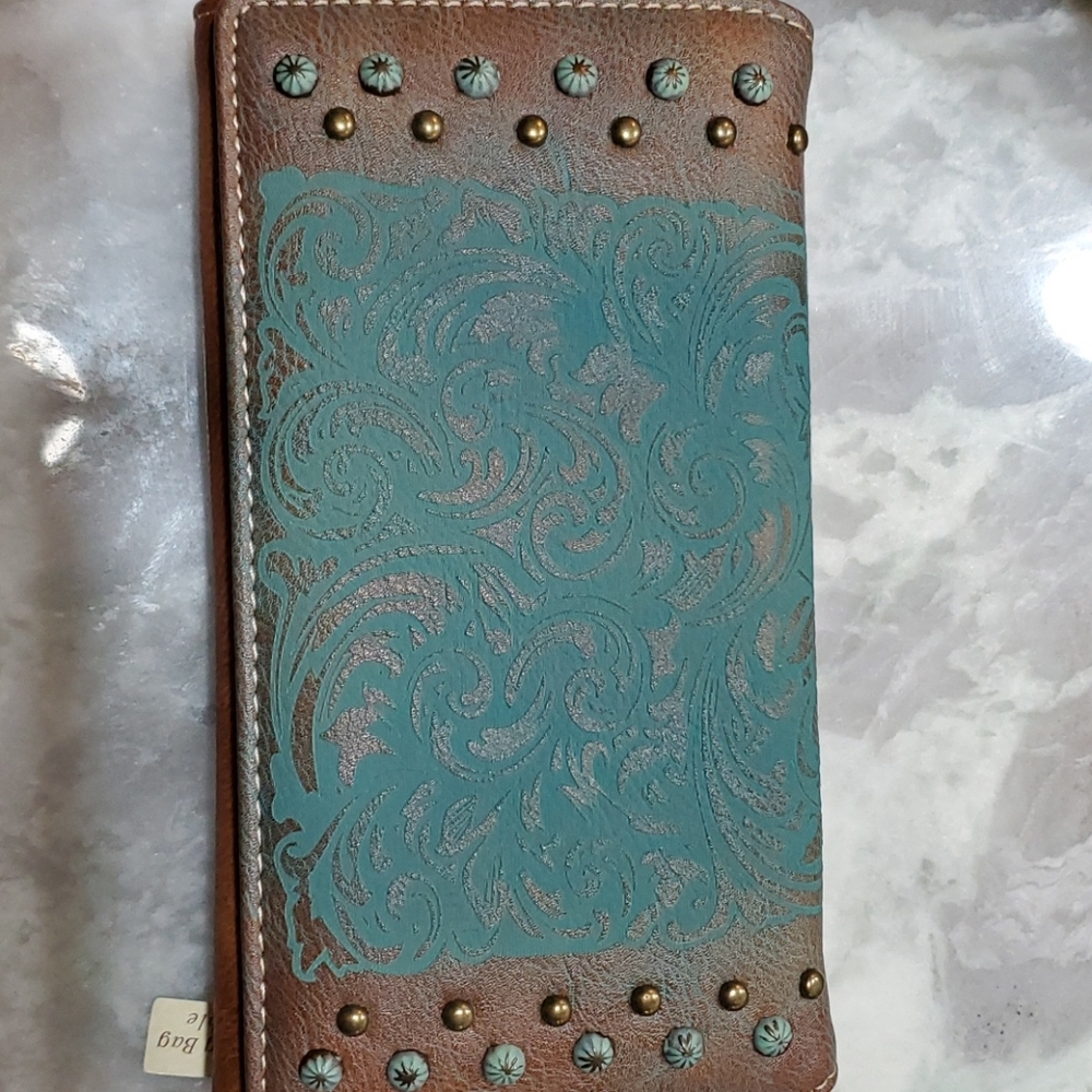 NWT Tri-fold Montana West Leather Wallet